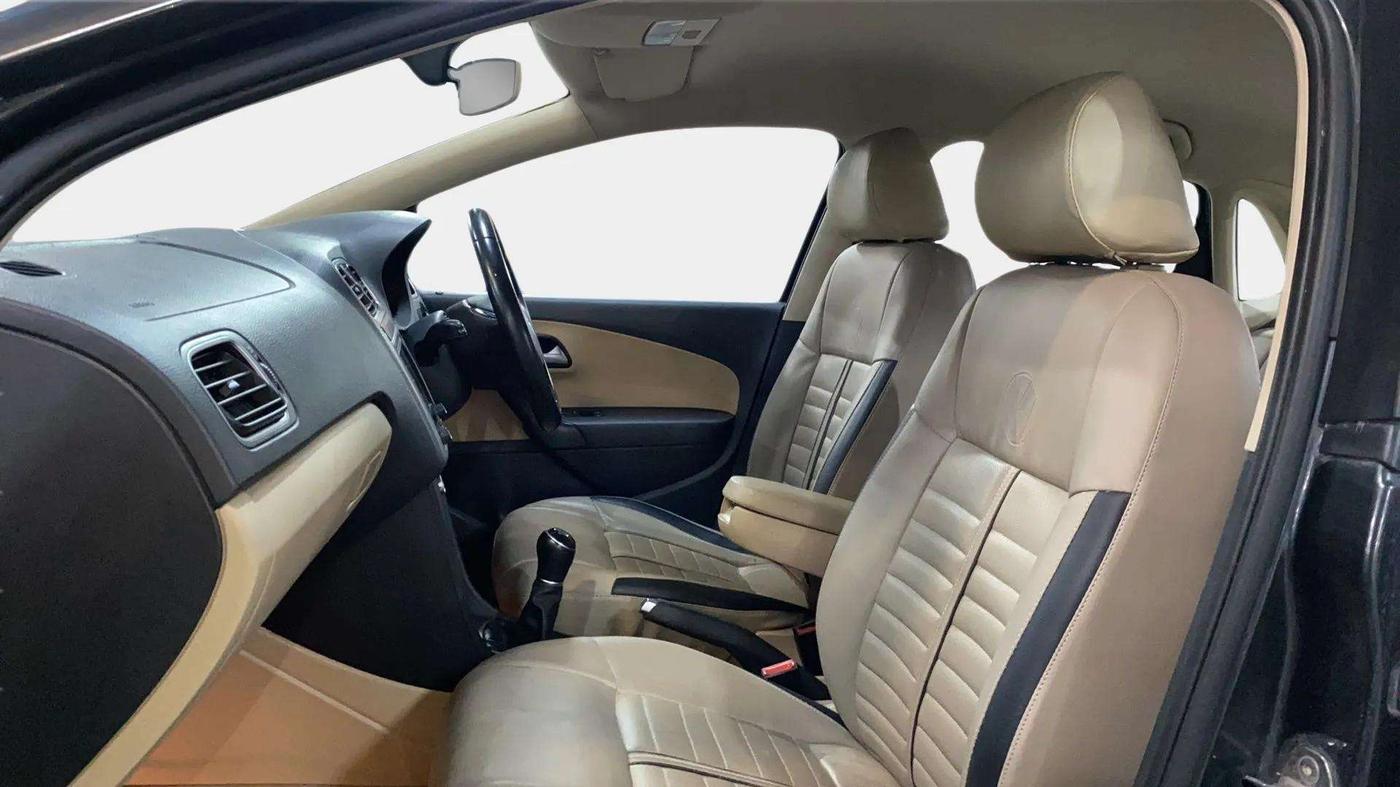 2017 Volkswagen Ameo HIGHLINE1.2L, Petrol, Manual, 42,994 km, Right Side Front Door Cabin