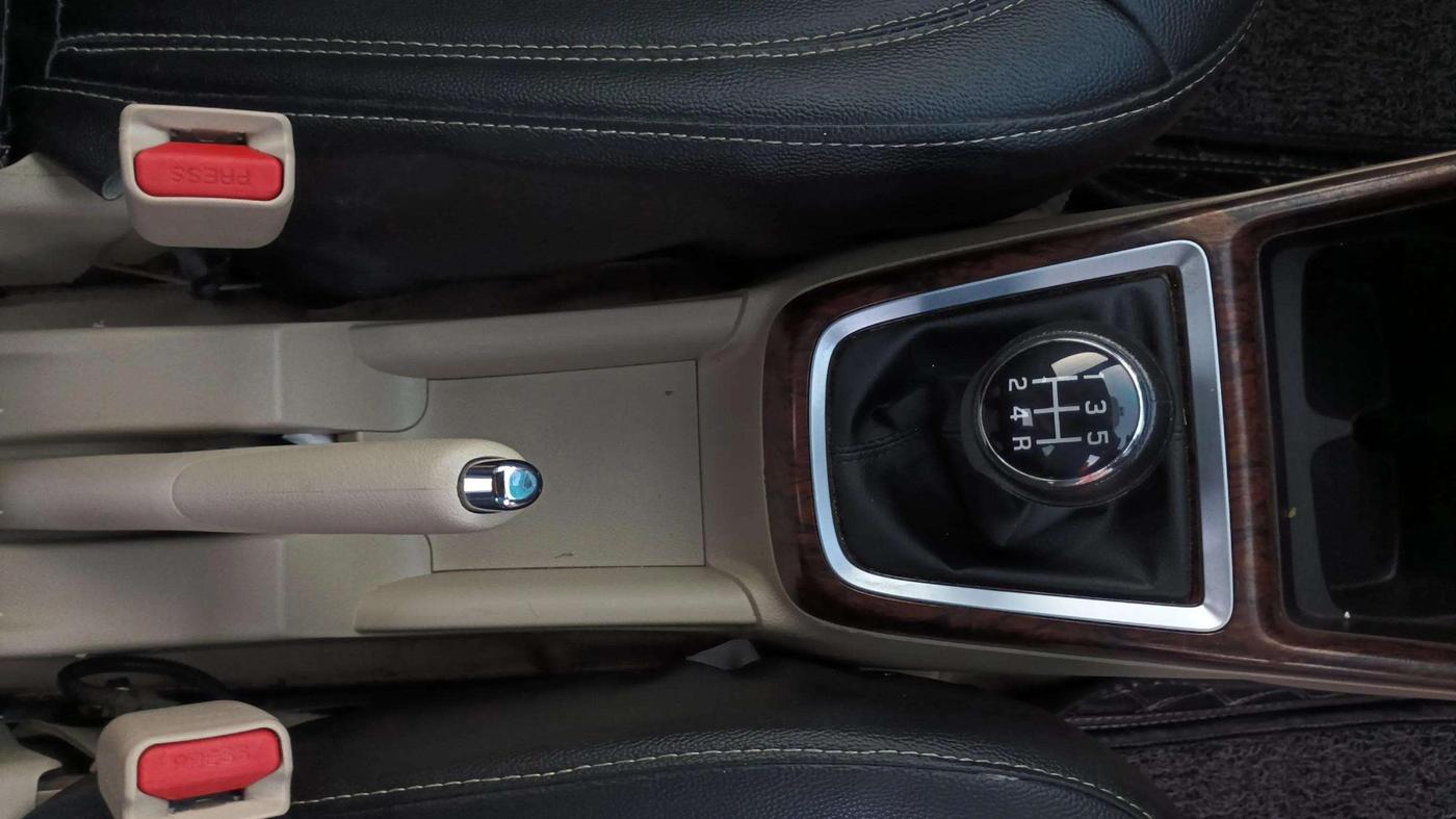 2022 Maruti Dzire VXI CNG, CNG, Manual, 49,909 km, Gear Lever