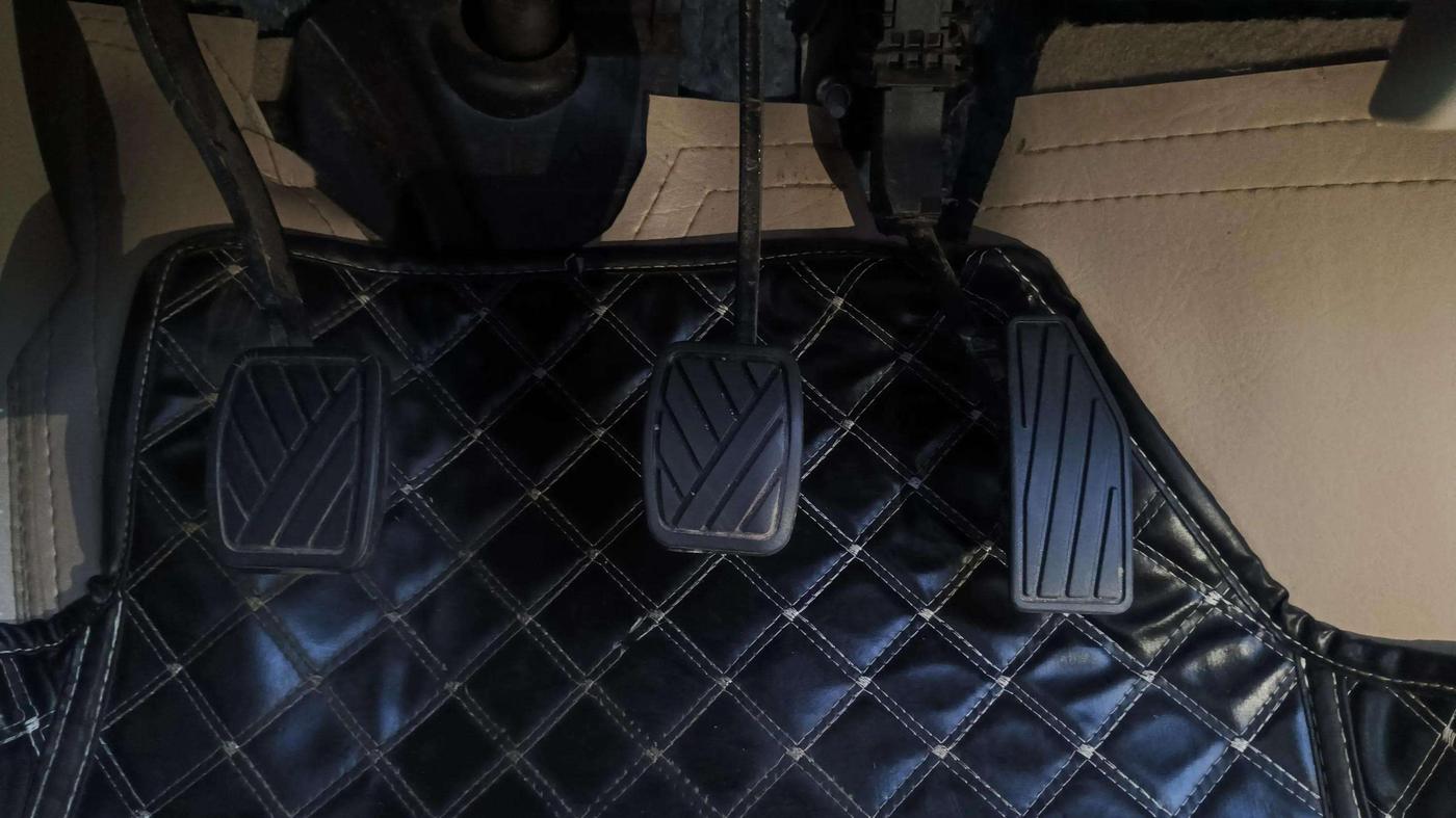 2022 Maruti Dzire VXI CNG, CNG, Manual, 49,909 km, Pedals