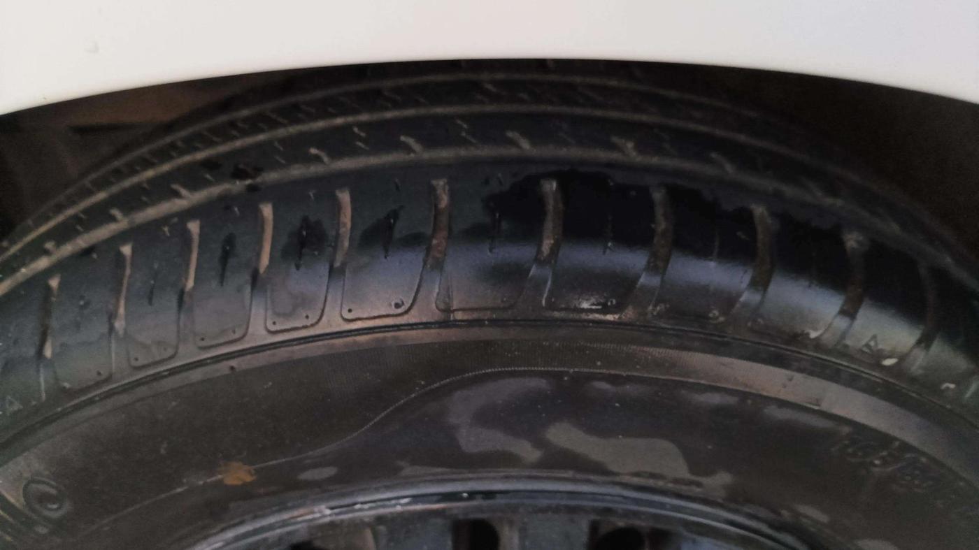 2022 Maruti Dzire VXI CNG, CNG, Manual, 49,909 km, Left Front Tyre Tread