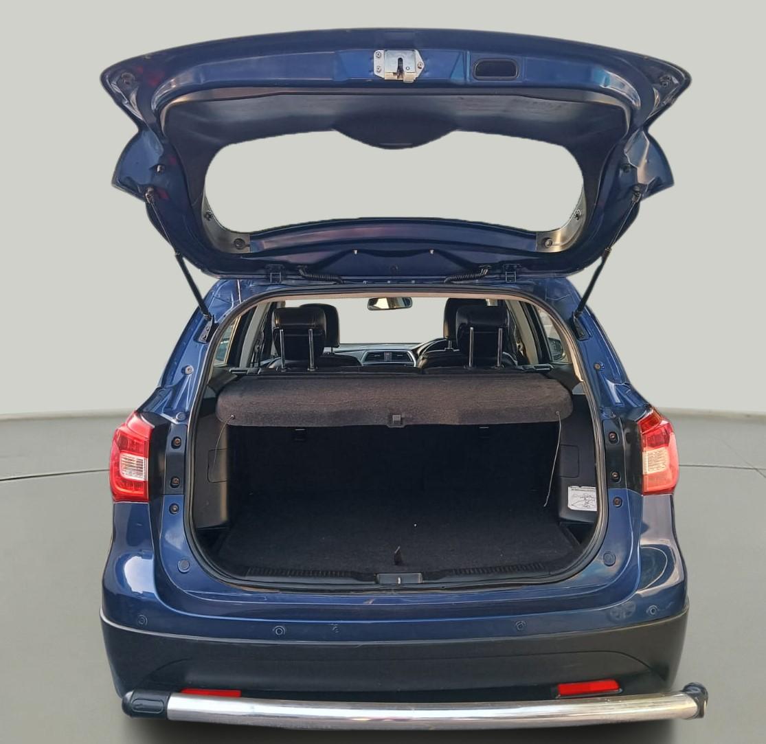 2017 Maruti S Cross ALPHA 1.3, Diesel, Manual, 74,584 km, Boot Inside