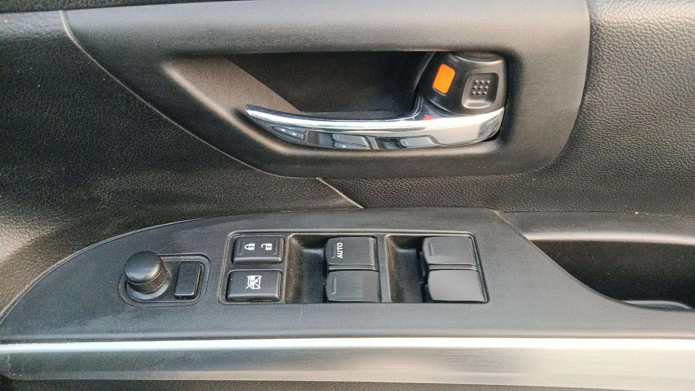 2017 Maruti S Cross ALPHA 1.3, Diesel, Manual, 74,584 km, Driver Side Door Panels Control