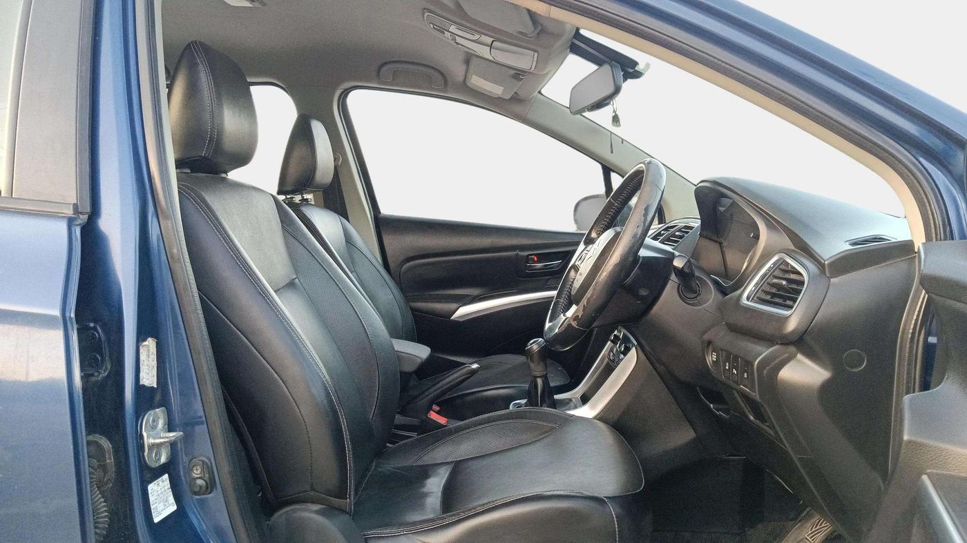 2017 Maruti S Cross ALPHA 1.3, Diesel, Manual, 74,584 km, Right Side Front Door Cabin