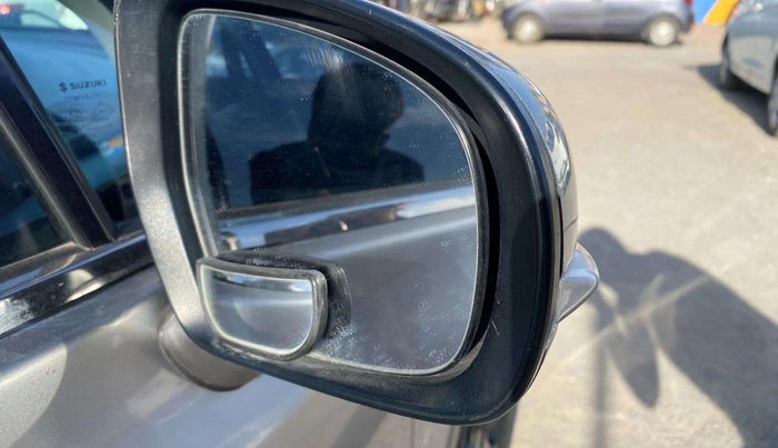 2019 Maruti S Cross ZETA 1.3, Diesel, Manual, 98,231 km, Right rear-view mirror - Indicator light has minor damage