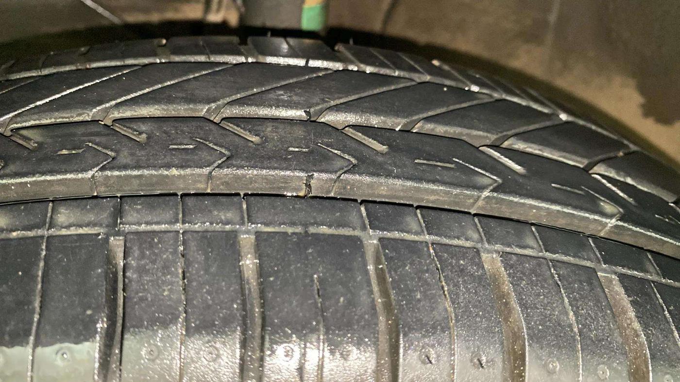2019 Maruti Dzire VXI, Petrol, Manual, 60,947 km, Left Front Tyre Tread