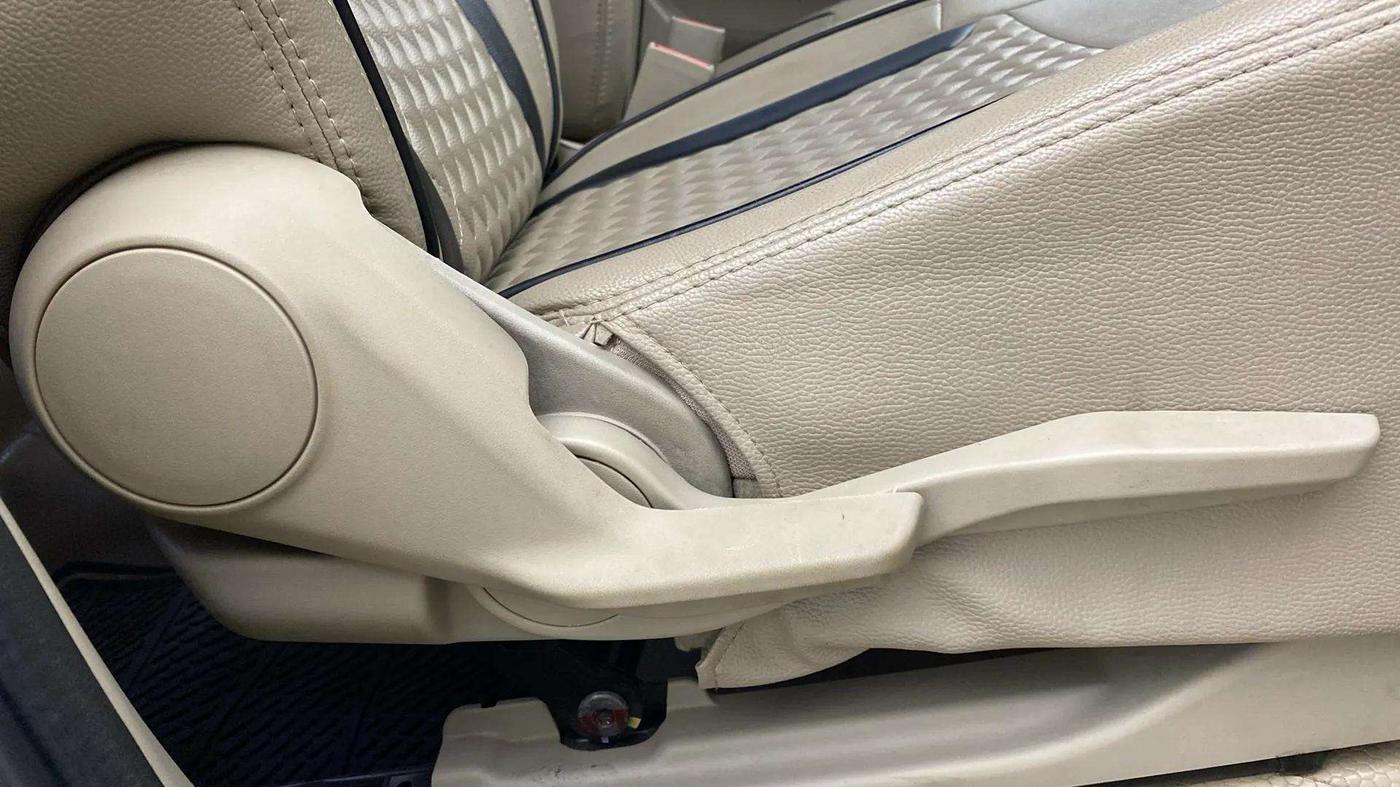 2019 Maruti Dzire VXI, Petrol, Manual, 60,947 km, Driver Side Adjustment Panel
