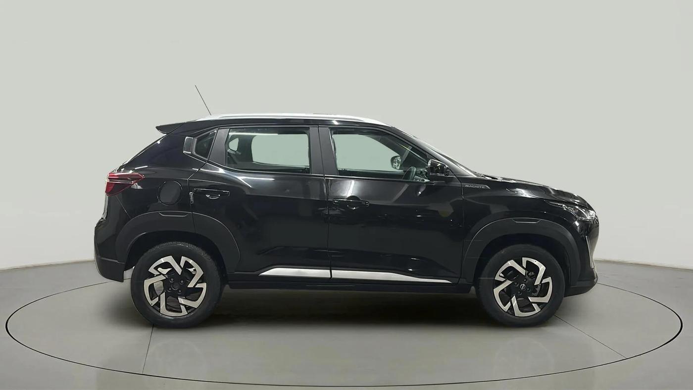 2022 Nissan MAGNITE XV EXECUTIVE, Petrol, Manual, 17,899 km, Right Side View
