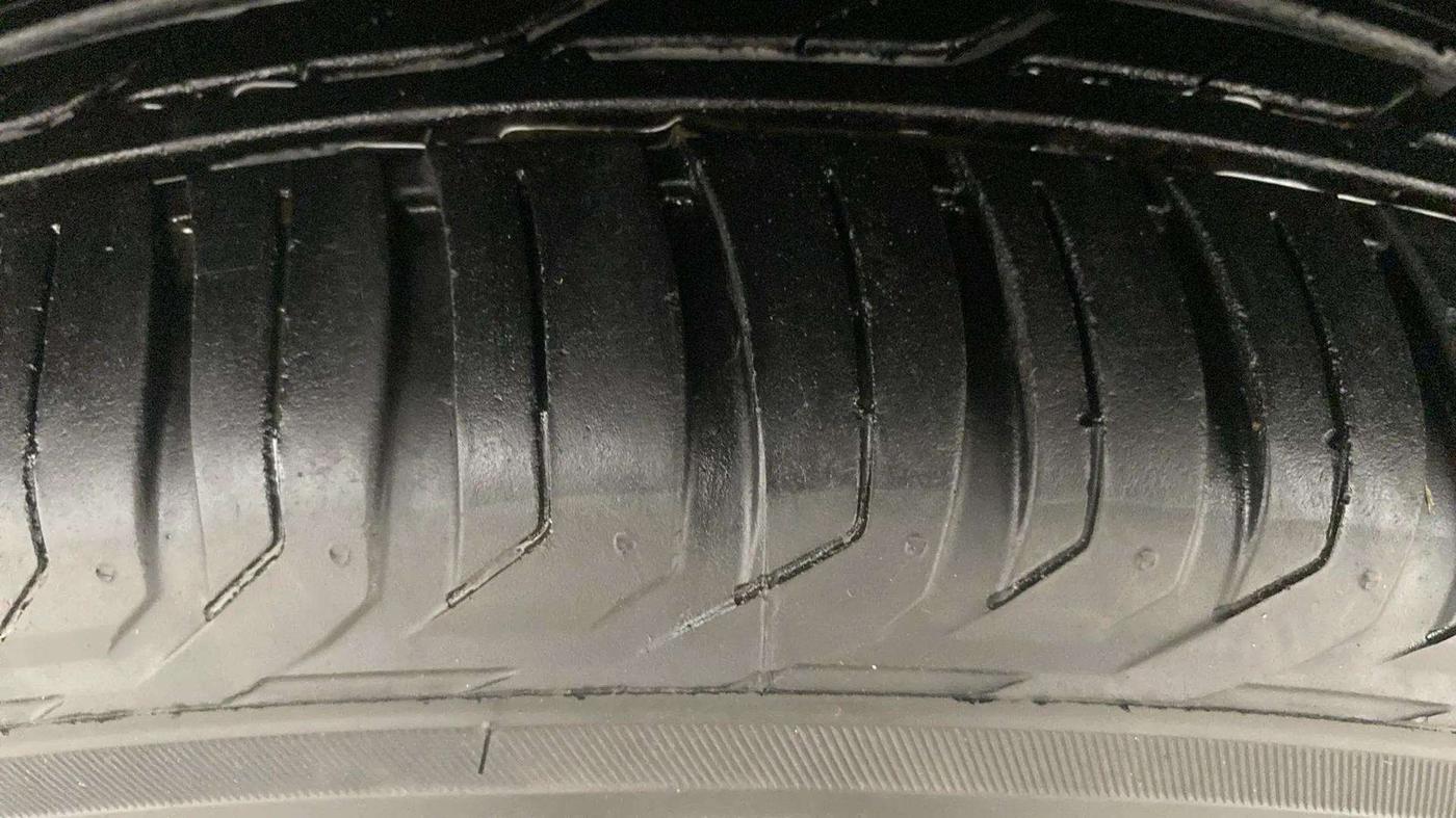 2018 Jeep Compass LIMITED 2.0 DIESEL, Diesel, Manual, 81,018 km, Left Front Tyre Tread