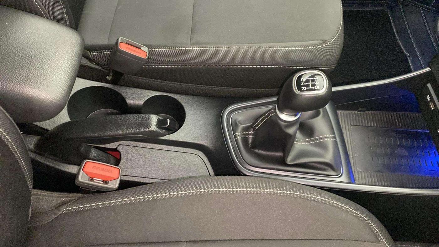 2023 Hyundai NEW I20 ASTA 1.2 MT, Petrol, Manual, 19,252 km, Gear Lever