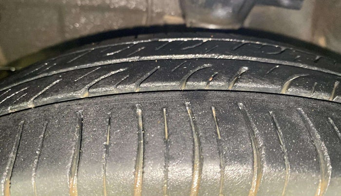 2013 Hyundai i10 SPORTZ (O) 1.2, Petrol, Manual, 55,859 km, Left Front Tyre Tread