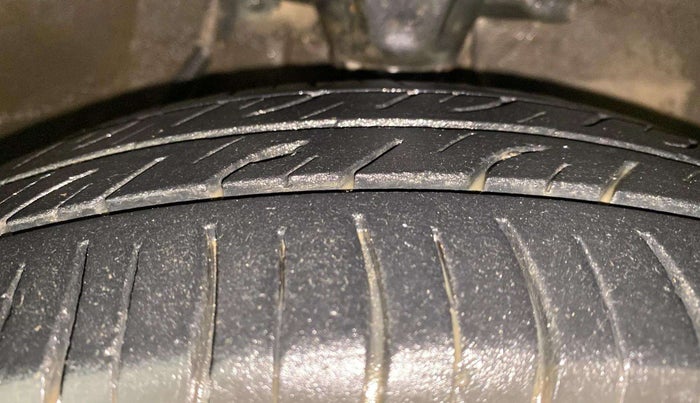 2013 Hyundai i10 SPORTZ (O) 1.2, Petrol, Manual, 55,859 km, Right Front Tyre Tread