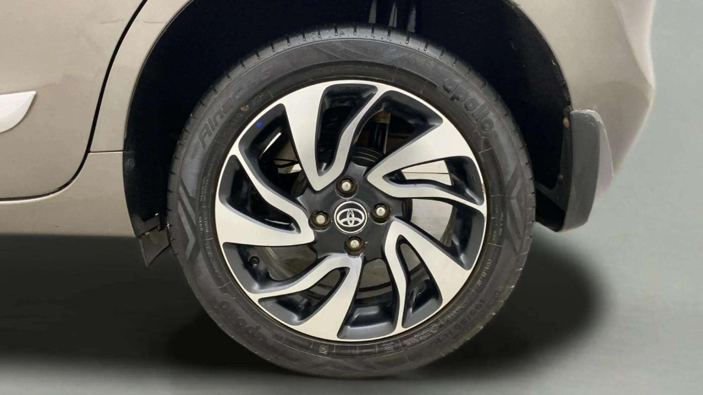 2022 Toyota Glanza V, Petrol, Manual, 66,697 km, Left Rear Wheel