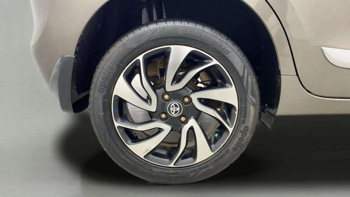 2022 Toyota Glanza V, Petrol, Manual, 66,697 km, Right Rear Wheel