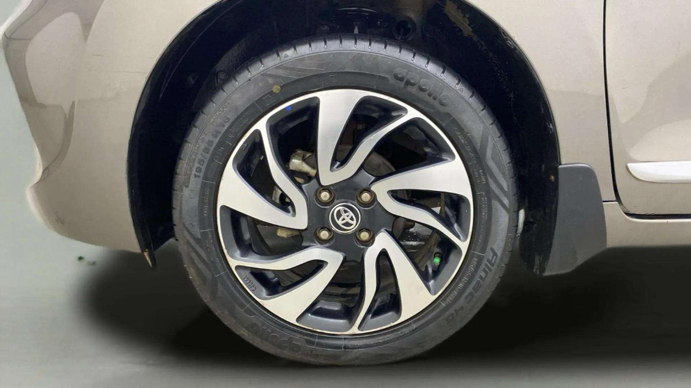 2022 Toyota Glanza V, Petrol, Manual, 66,697 km, Left Front Wheel