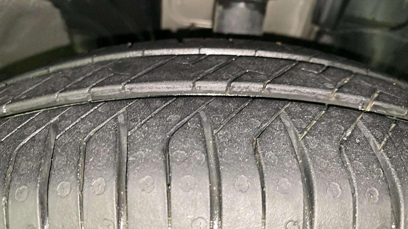 2019 Renault Kwid RXT 1.0 AMT (O), Petrol, Automatic, 9,577 km, Right Front Tyre Tread