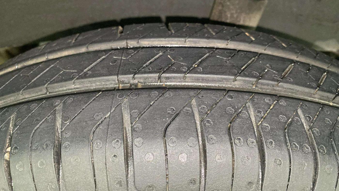 2019 Renault Kwid RXT 1.0 AMT (O), Petrol, Automatic, 9,577 km, Left Rear Tyre Tread
