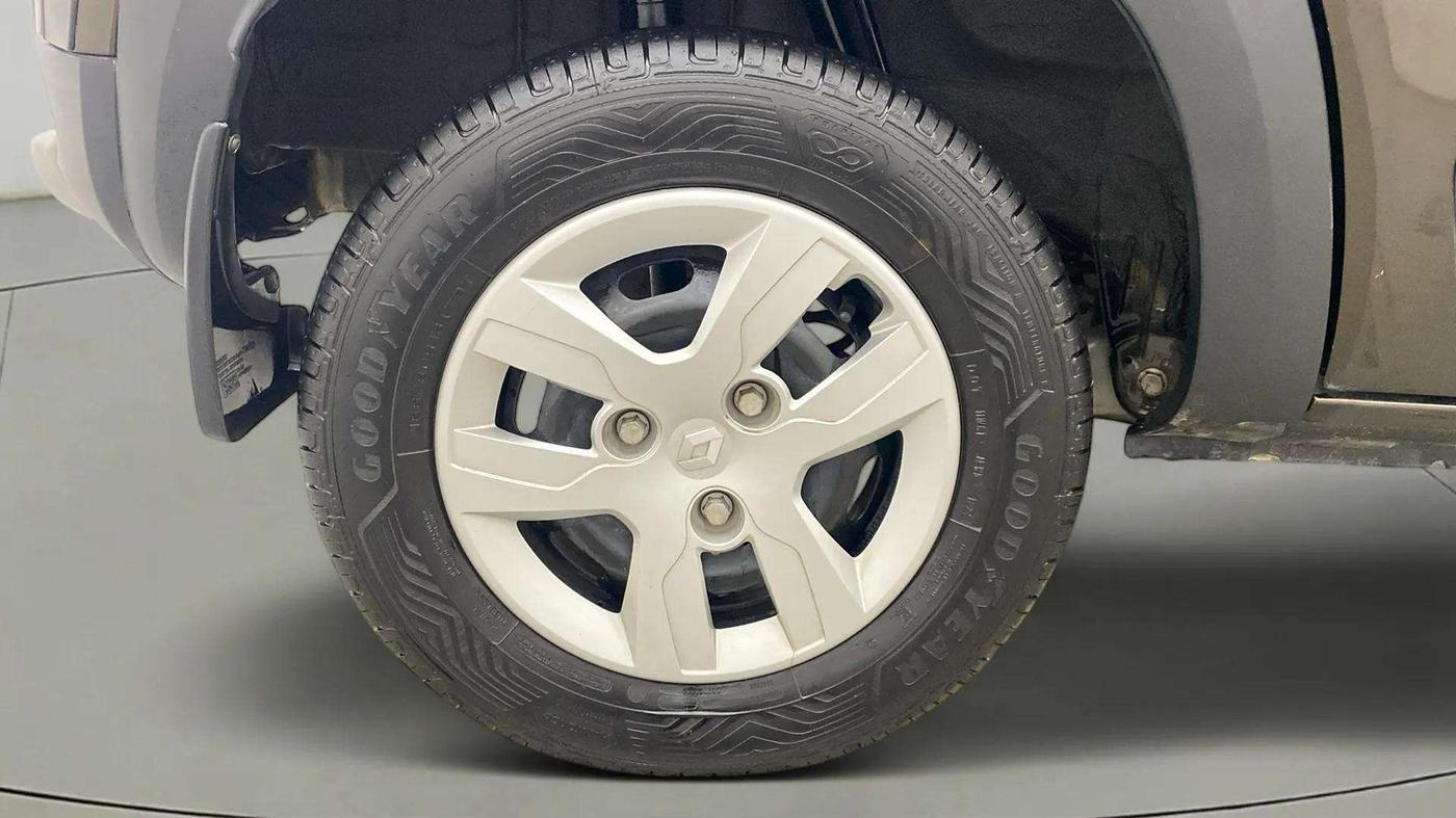 2019 Renault Kwid RXT 1.0 AMT (O), Petrol, Automatic, 9,577 km, Right Rear Wheel