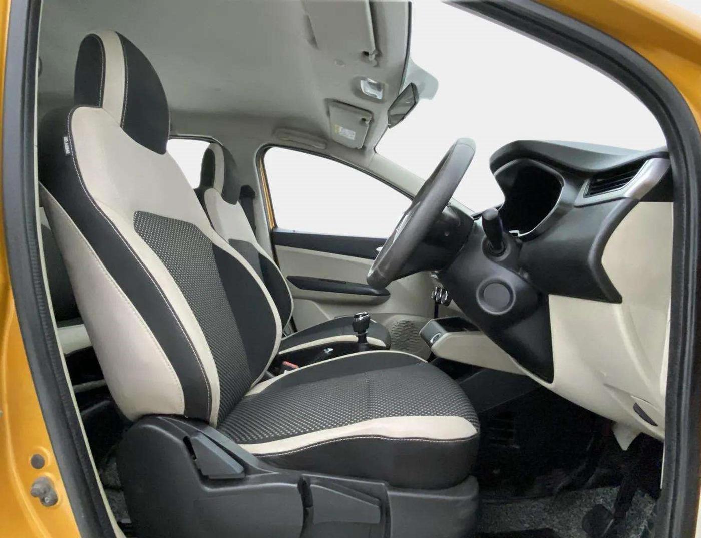 2022 Renault TRIBER RXZ, Petrol, Manual, 65,012 km, Right Side Front Door Cabin