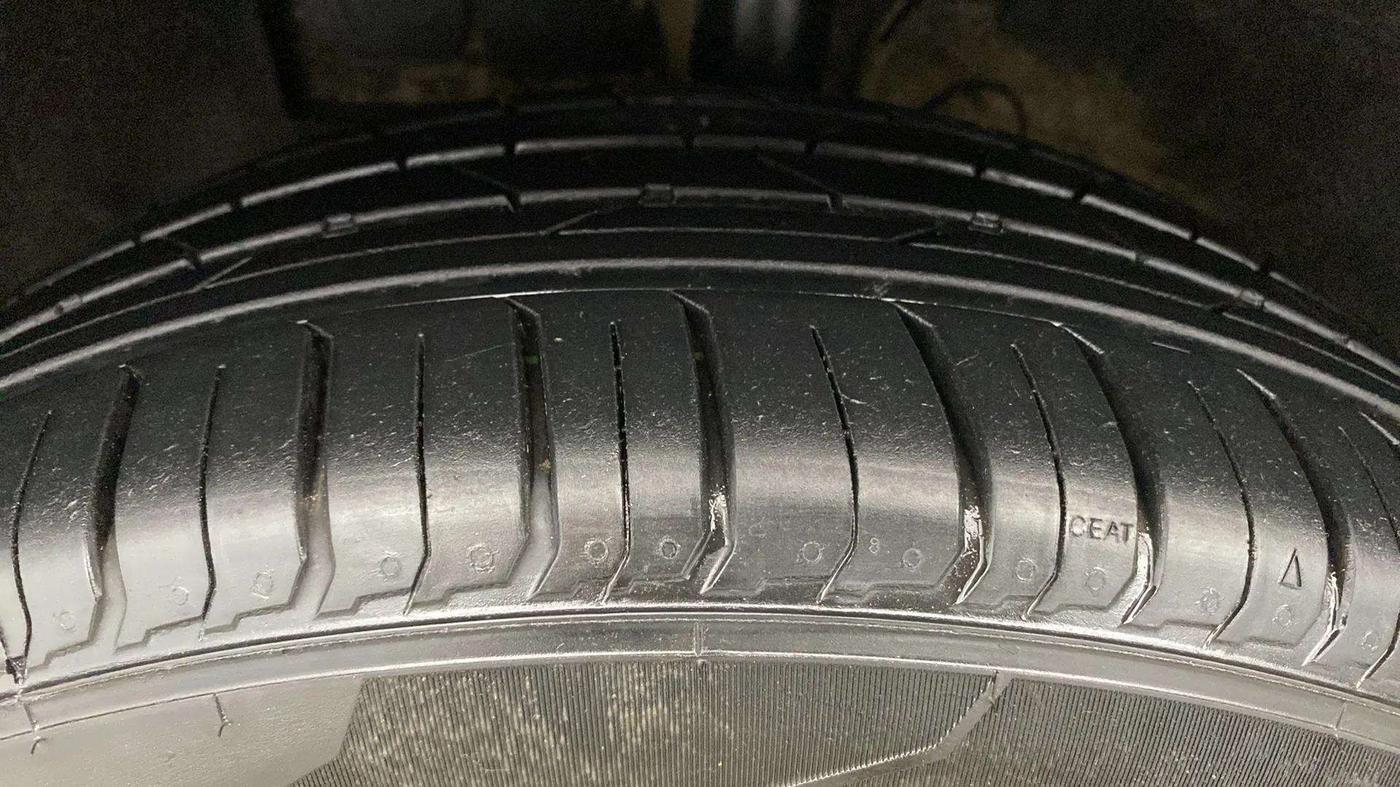 2021 Hyundai VENUE SX 1.5 CRDI, Diesel, Manual, 74,717 km, Left Front Tyre Tread