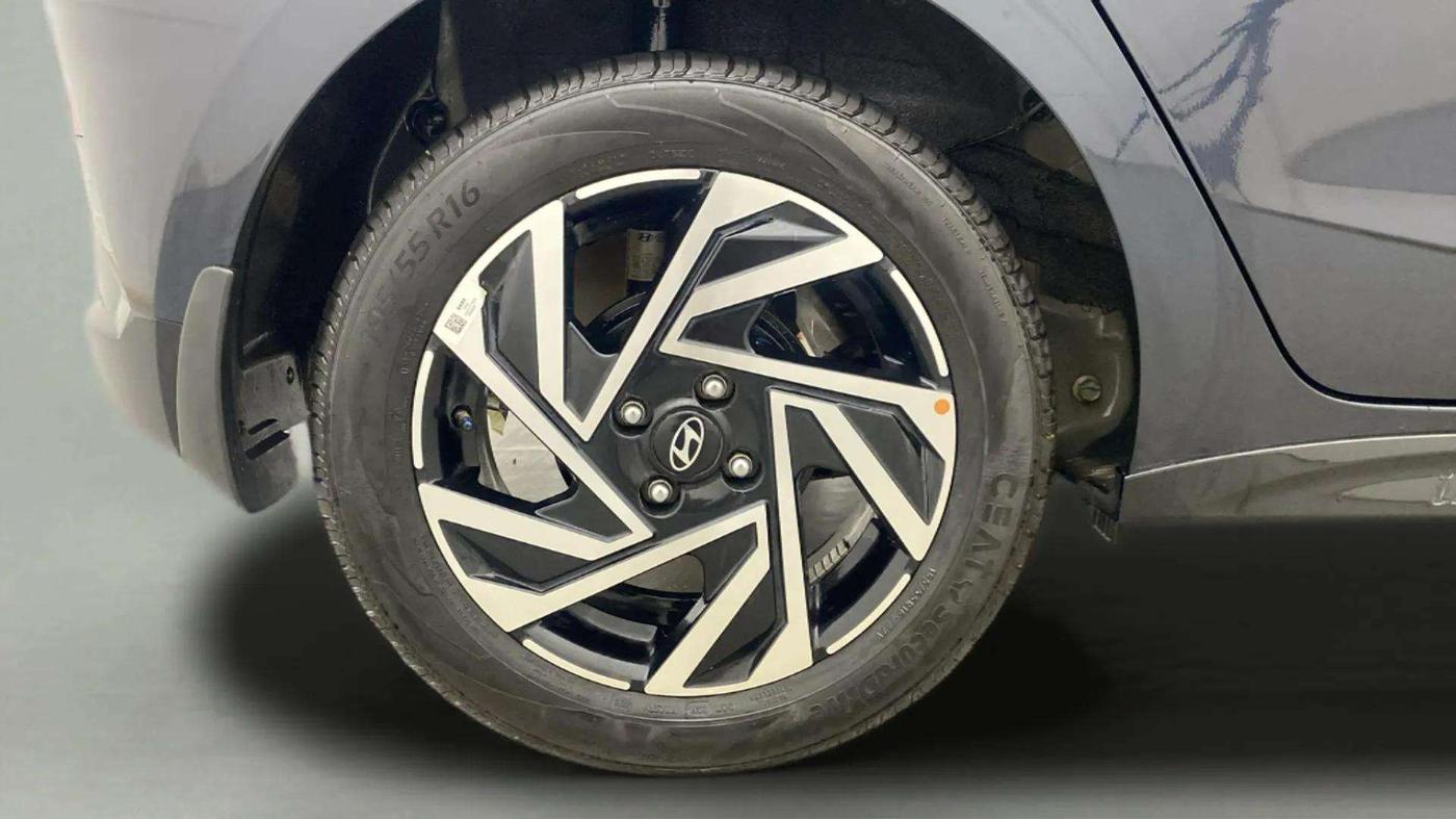 2023 Hyundai NEW I20 ASTA (O) 1.2 MT, Petrol, Manual, 6,548 km, Right Rear Wheel