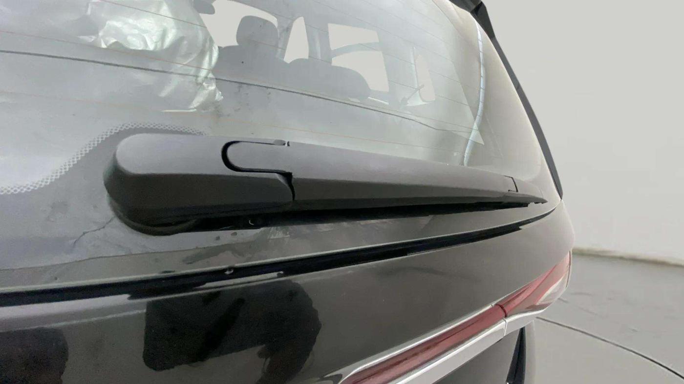 2023 Hyundai NEW I20 ASTA (O) 1.2 MT, Petrol, Manual, 6,548 km, Rear Wiper