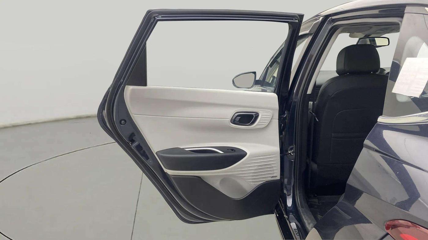 2023 Hyundai NEW I20 ASTA (O) 1.2 MT, Petrol, Manual, 6,548 km, LHS Rear Door