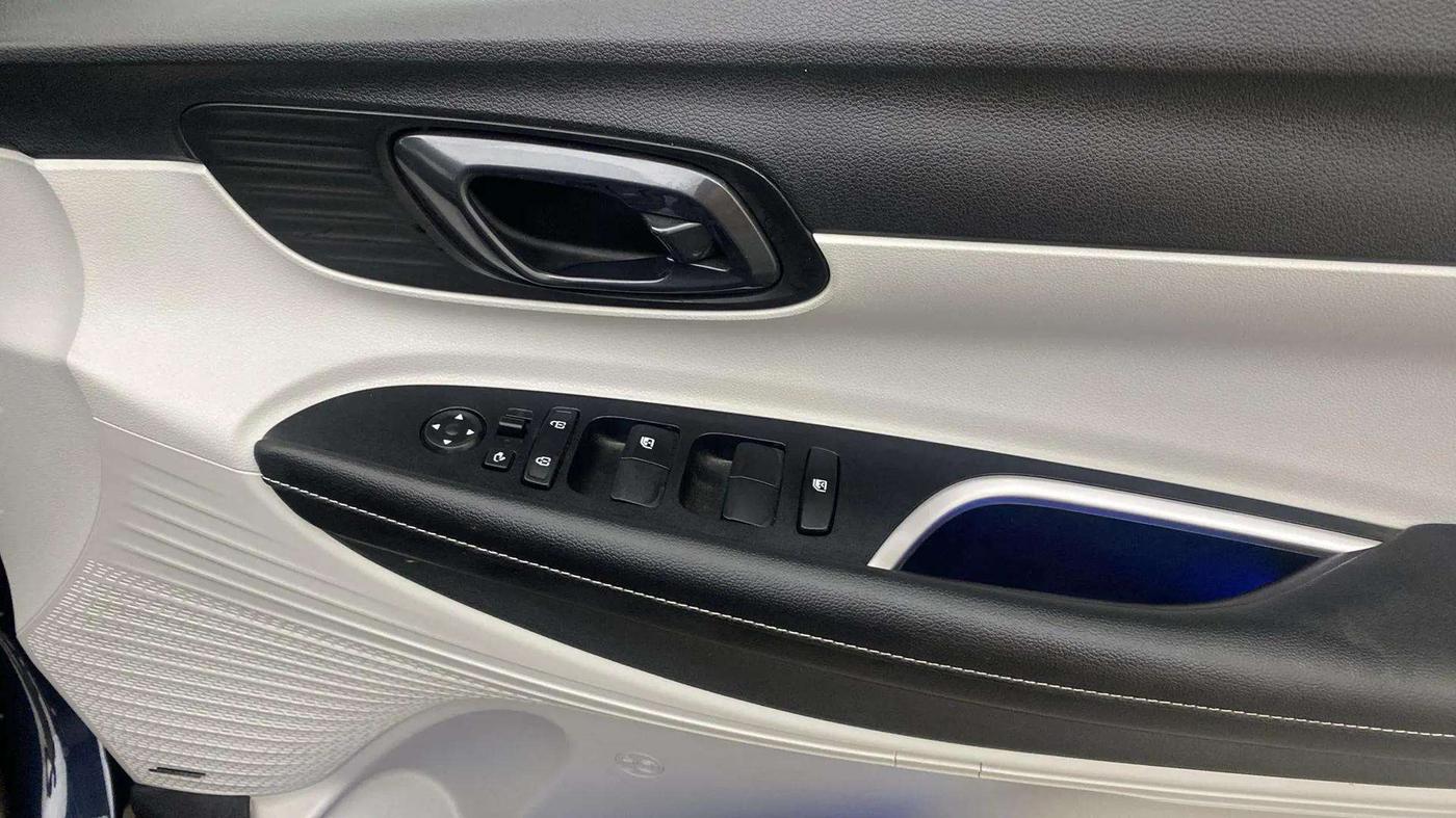 2023 Hyundai NEW I20 ASTA (O) 1.2 MT, Petrol, Manual, 6,548 km, Driver Side Door Panels Control