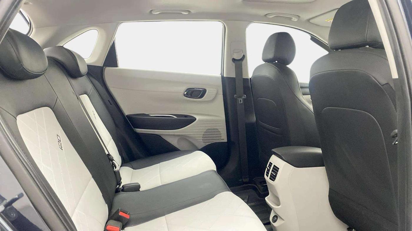 2023 Hyundai NEW I20 ASTA (O) 1.2 MT, Petrol, Manual, 6,548 km, Right Side Rear Door Cabin