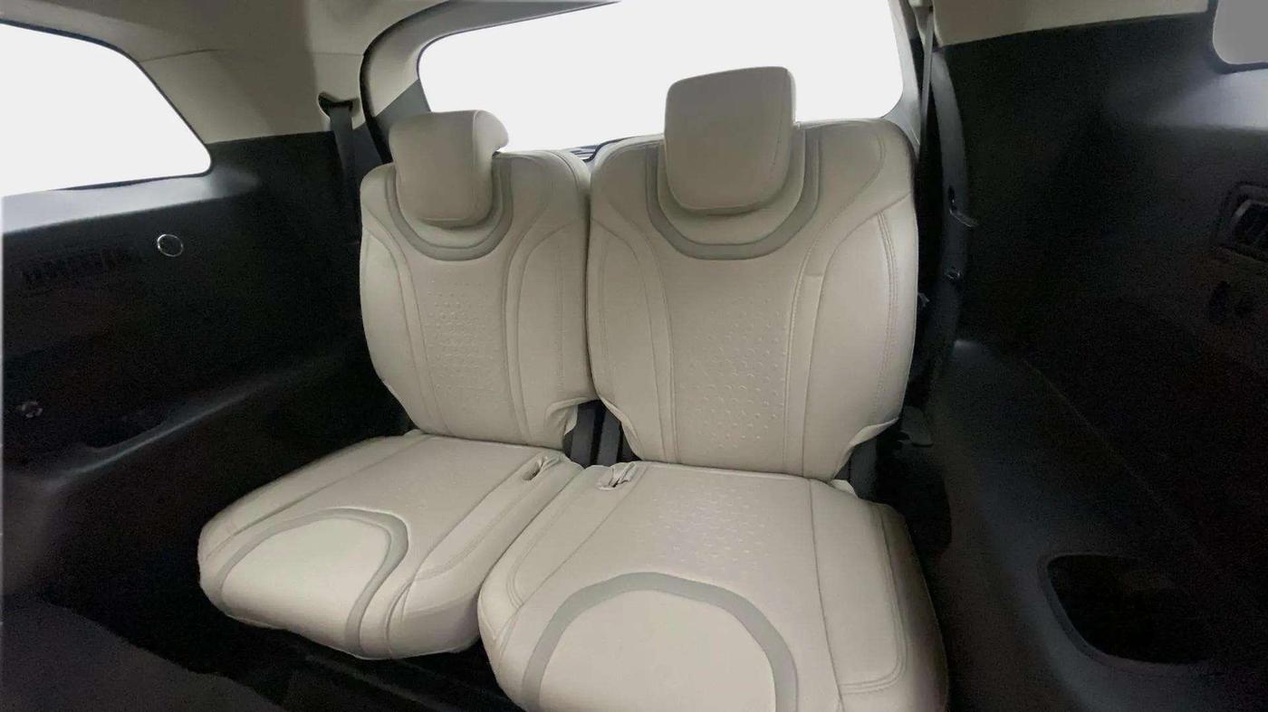2024 Mahindra XUV700 AX 5 D MT 7 STR, Diesel, Manual, 25,587 km, Third Seat Row ( optional )
