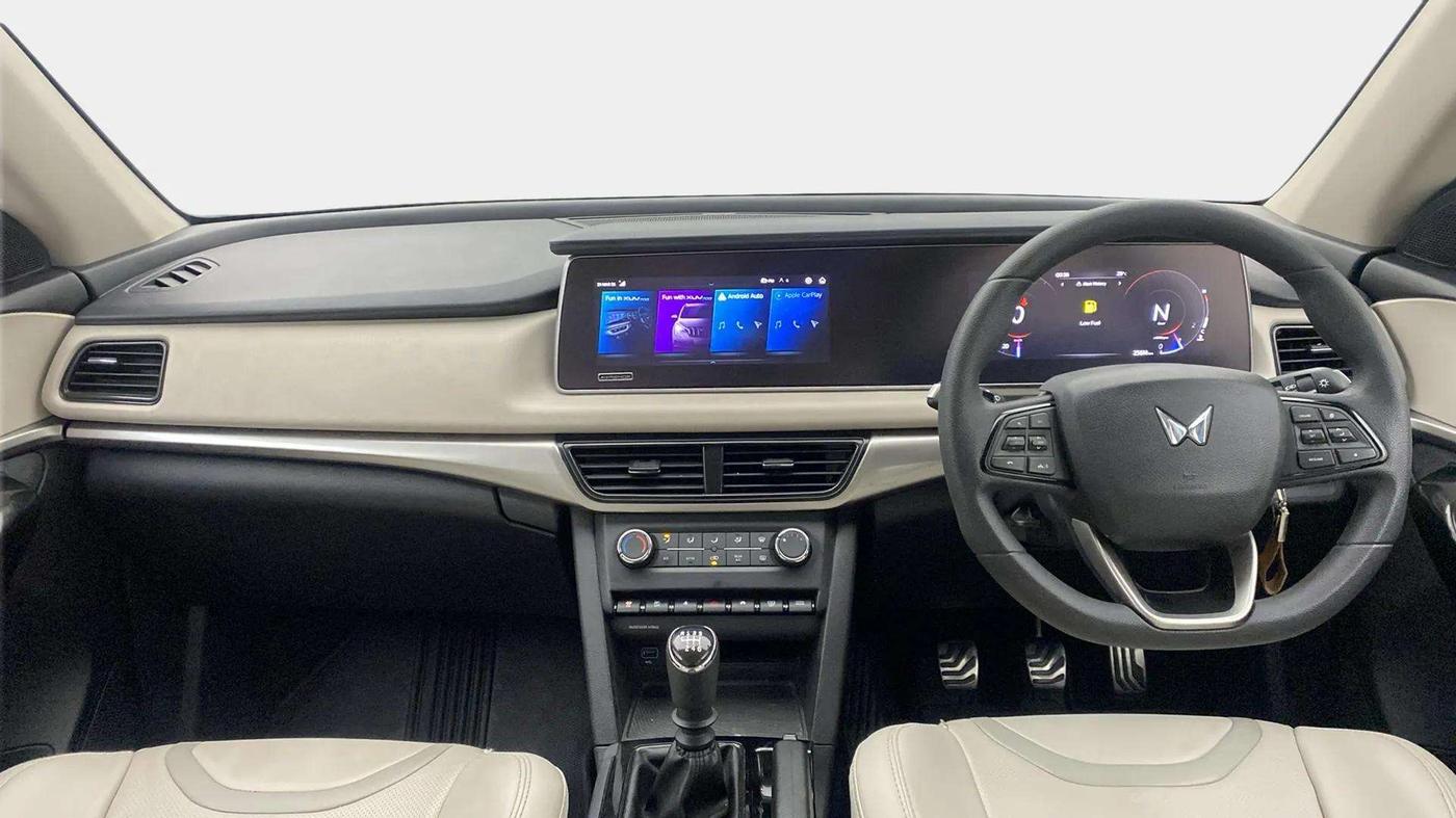 2024 Mahindra XUV700 AX 5 D MT 7 STR, Diesel, Manual, 25,587 km, Dashboard