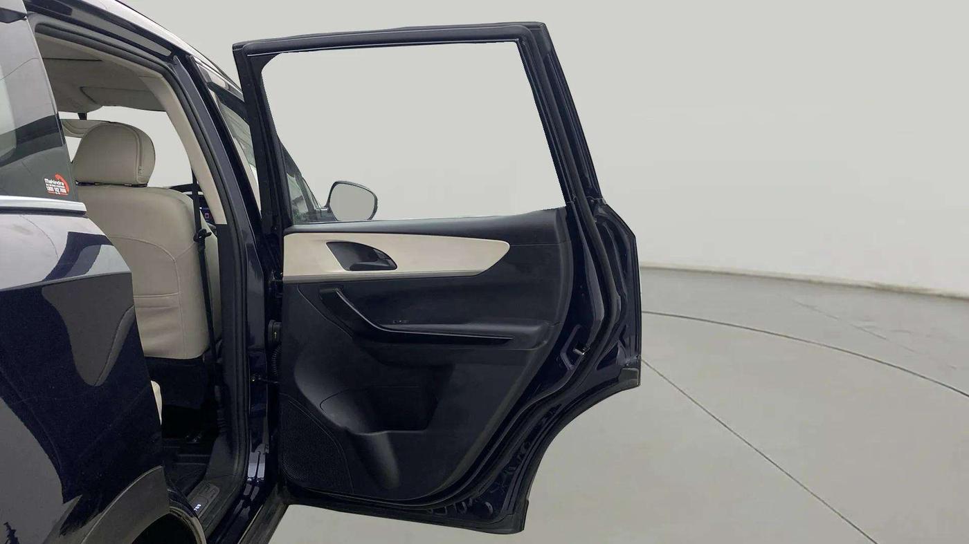 2024 Mahindra XUV700 AX 5 D MT 7 STR, Diesel, Manual, 25,587 km, RHS Rear Door