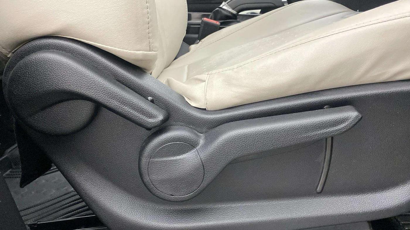 2024 Mahindra XUV700 AX 5 D MT 7 STR, Diesel, Manual, 25,587 km, Driver Side Adjustment Panel
