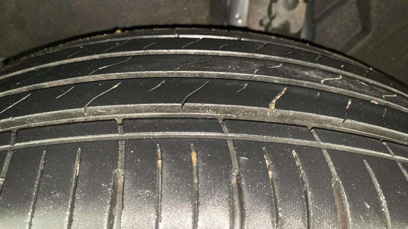 2024 Mahindra XUV700 AX 5 D MT 7 STR, Diesel, Manual, 25,587 km, Left Rear Tyre Tread
