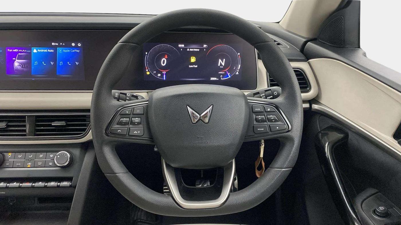 2024 Mahindra XUV700 AX 5 D MT 7 STR, Diesel, Manual, 25,587 km, Steering Wheel Close Up