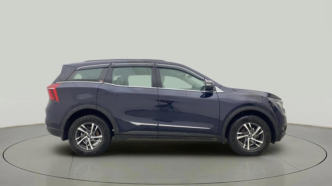 2024 Mahindra XUV700 AX 5 D MT 7 STR, Diesel, Manual, 25,587 km, Right Side View