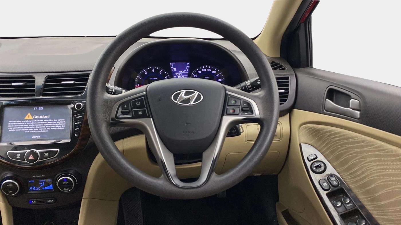 2017 Hyundai Verna 1.6 VTVT SX, Petrol, Manual, 30,785 km, Steering Wheel Close Up