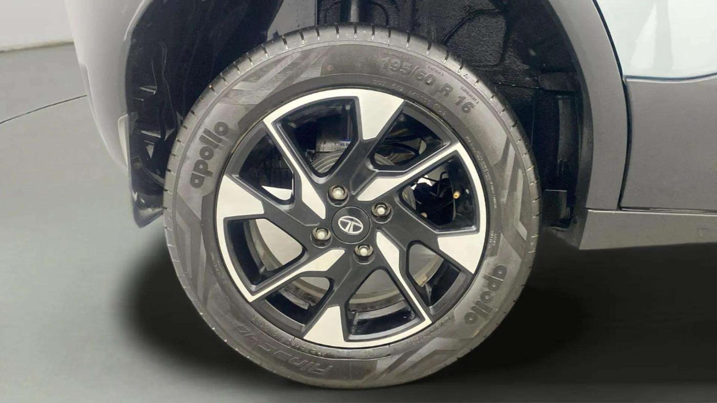 2023 Tata PUNCH ACCOMPLISHED MT, Petrol, Manual, 1,442 km, Right Rear Wheel