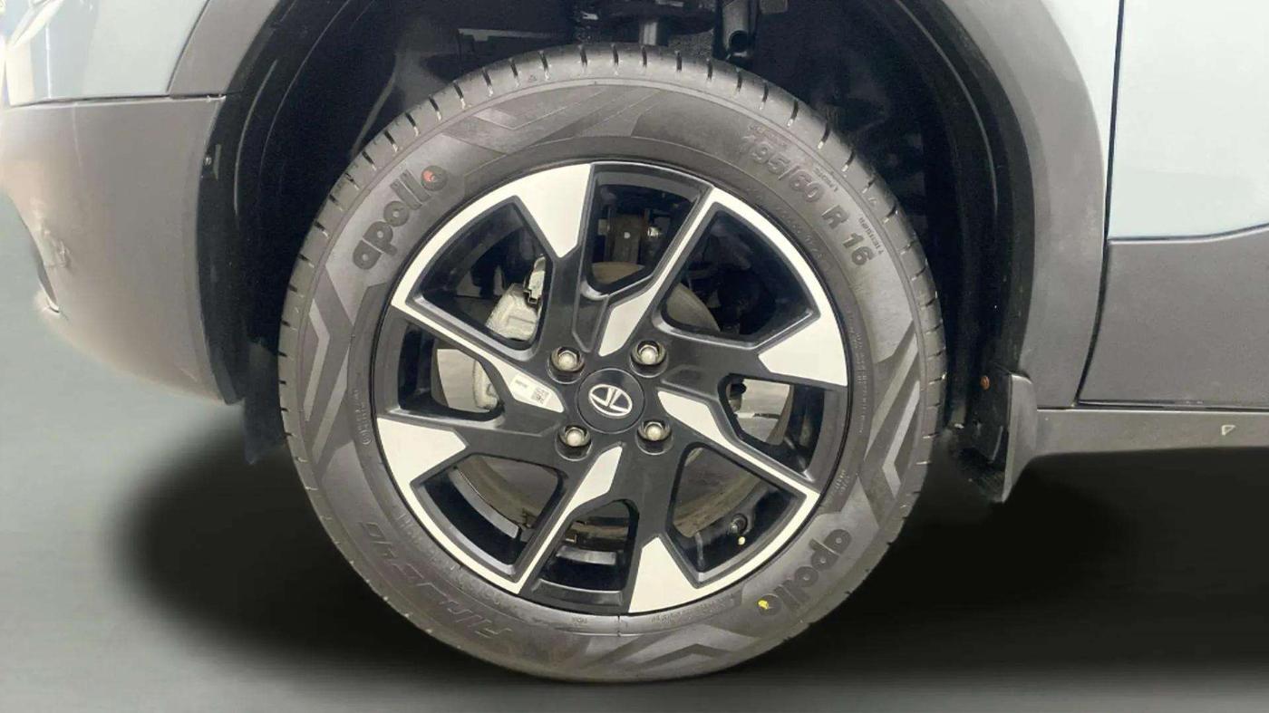 2023 Tata PUNCH ACCOMPLISHED MT, Petrol, Manual, 1,442 km, Left Front Wheel
