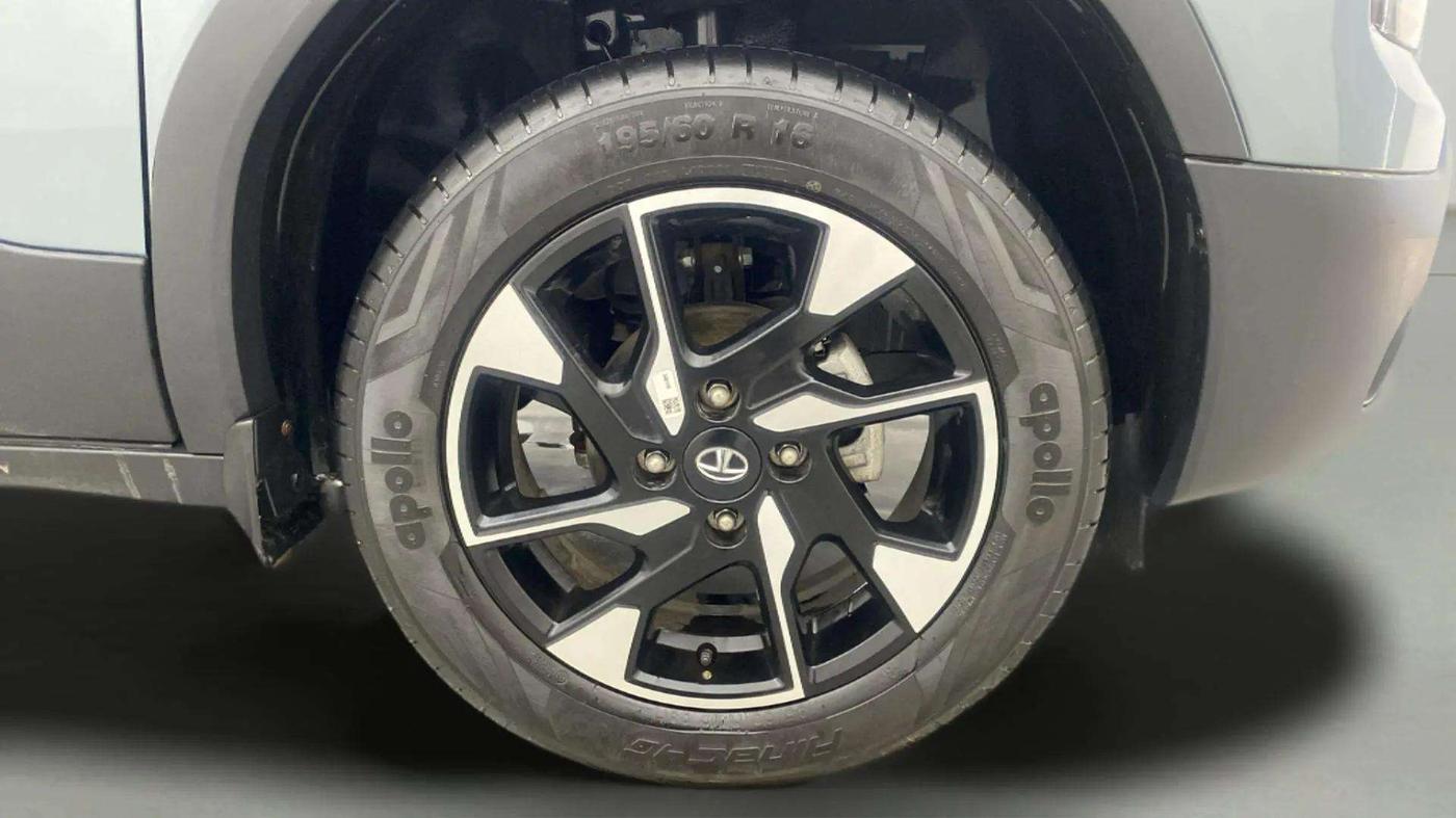 2023 Tata PUNCH ACCOMPLISHED MT, Petrol, Manual, 1,442 km, Right Front Wheel