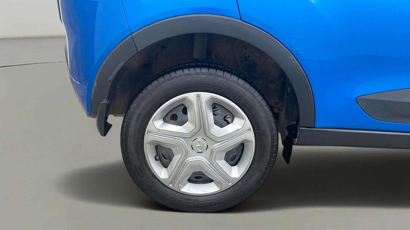 2019 Tata NEXON XM PETROL, Petrol, Manual, 23,946 km, Right Rear Wheel