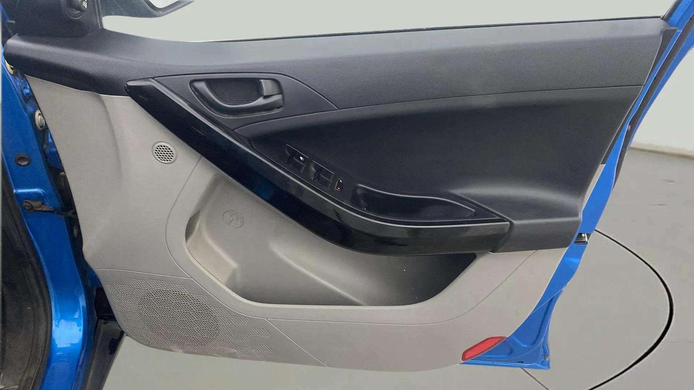 2019 Tata NEXON XM PETROL, Petrol, Manual, 23,946 km, Driver Side Door Panels Control