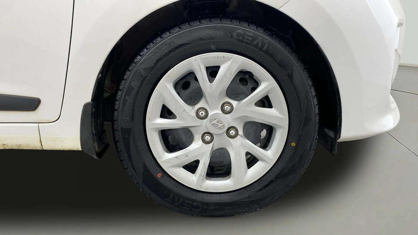 2019 Hyundai Grand i10 MAGNA 1.2 KAPPA VTVT, CNG, Manual, 76,866 km, Right Front Wheel