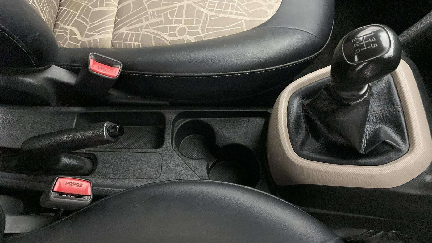 2019 Hyundai Grand i10 MAGNA 1.2 KAPPA VTVT, CNG, Manual, 76,866 km, Gear Lever