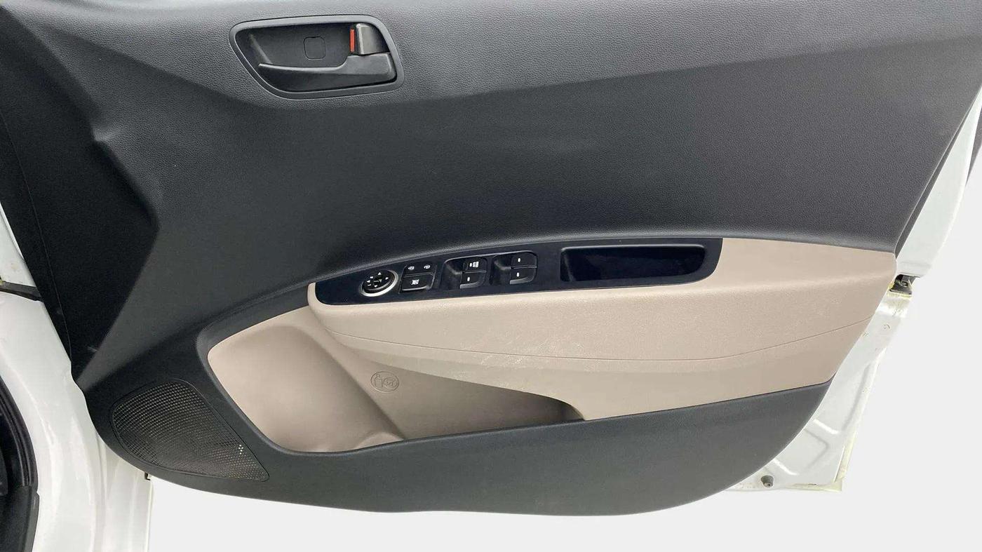 2019 Hyundai Grand i10 MAGNA 1.2 KAPPA VTVT, CNG, Manual, 76,866 km, Driver Side Door Panels Control