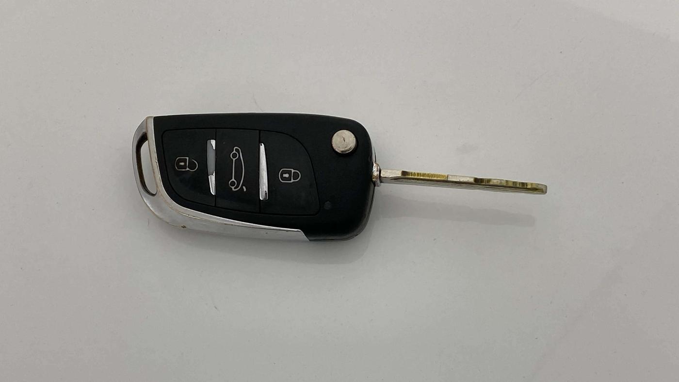 2019 Hyundai Grand i10 MAGNA 1.2 KAPPA VTVT, CNG, Manual, 76,866 km, Key Close Up