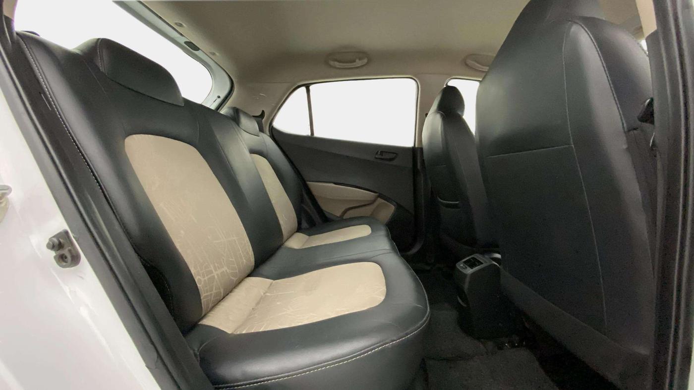 2019 Hyundai Grand i10 MAGNA 1.2 KAPPA VTVT, CNG, Manual, 76,866 km, Right Side Rear Door Cabin