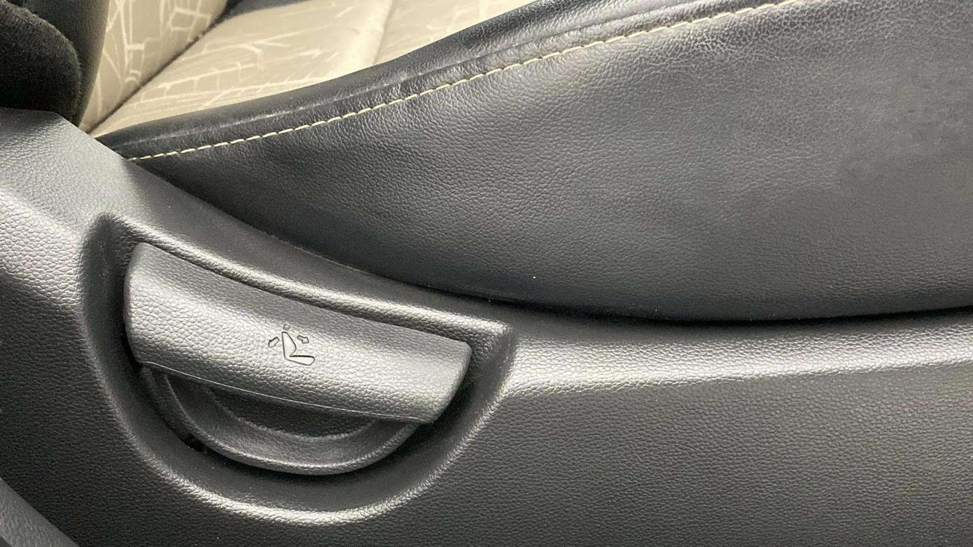 2019 Hyundai Grand i10 MAGNA 1.2 KAPPA VTVT, CNG, Manual, 76,866 km, Driver Side Adjustment Panel