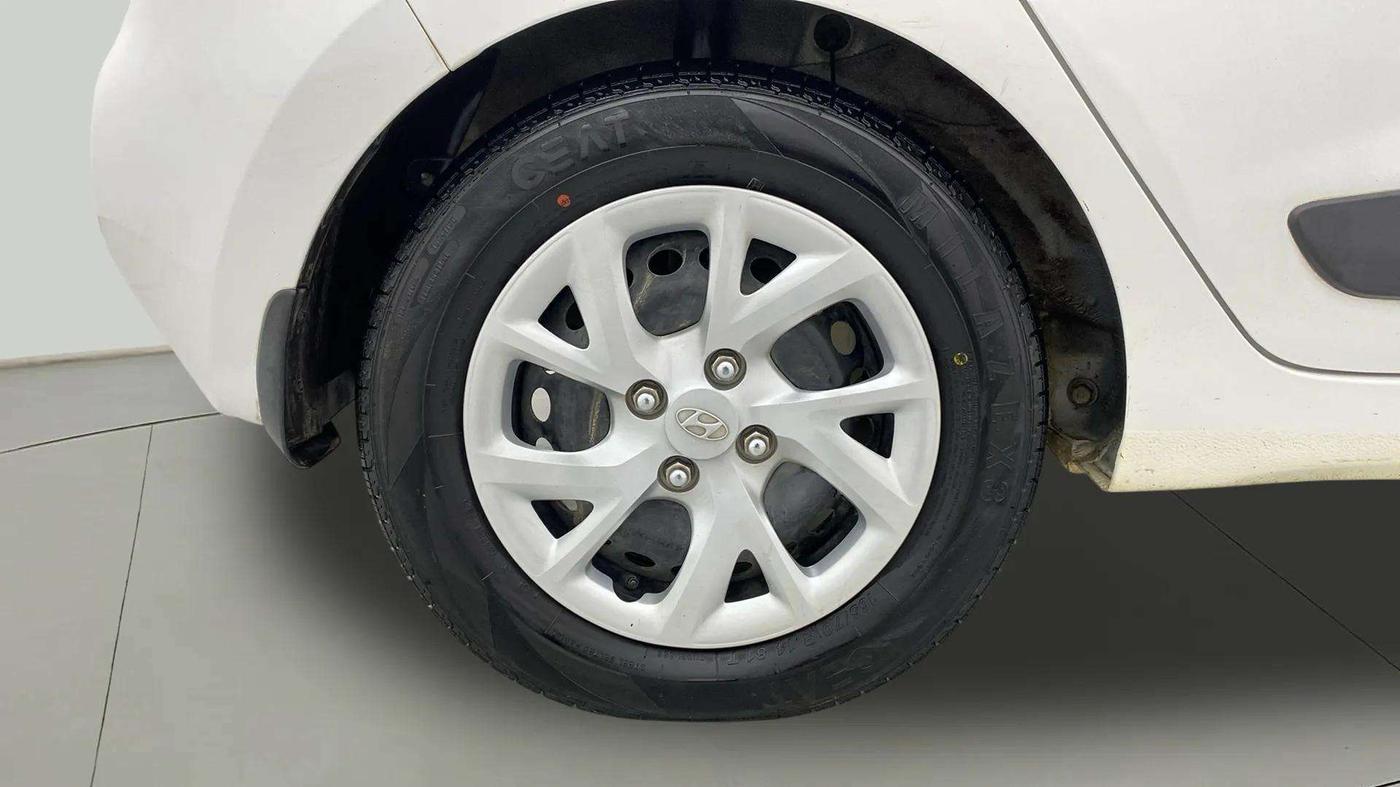 2019 Hyundai Grand i10 MAGNA 1.2 KAPPA VTVT, CNG, Manual, 76,866 km, Right Rear Wheel