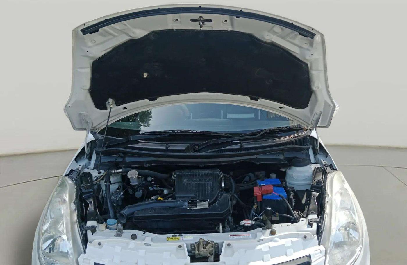 2017 Maruti Swift VXI, CNG, Manual, 82,264 km, Open Bonet