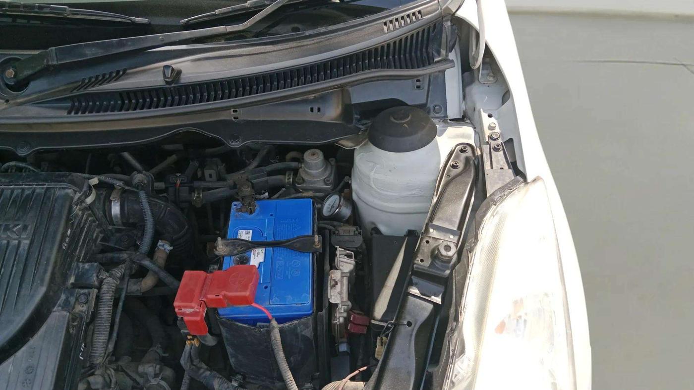 2017 Maruti Swift VXI, CNG, Manual, 82,264 km, Engine View - Left
